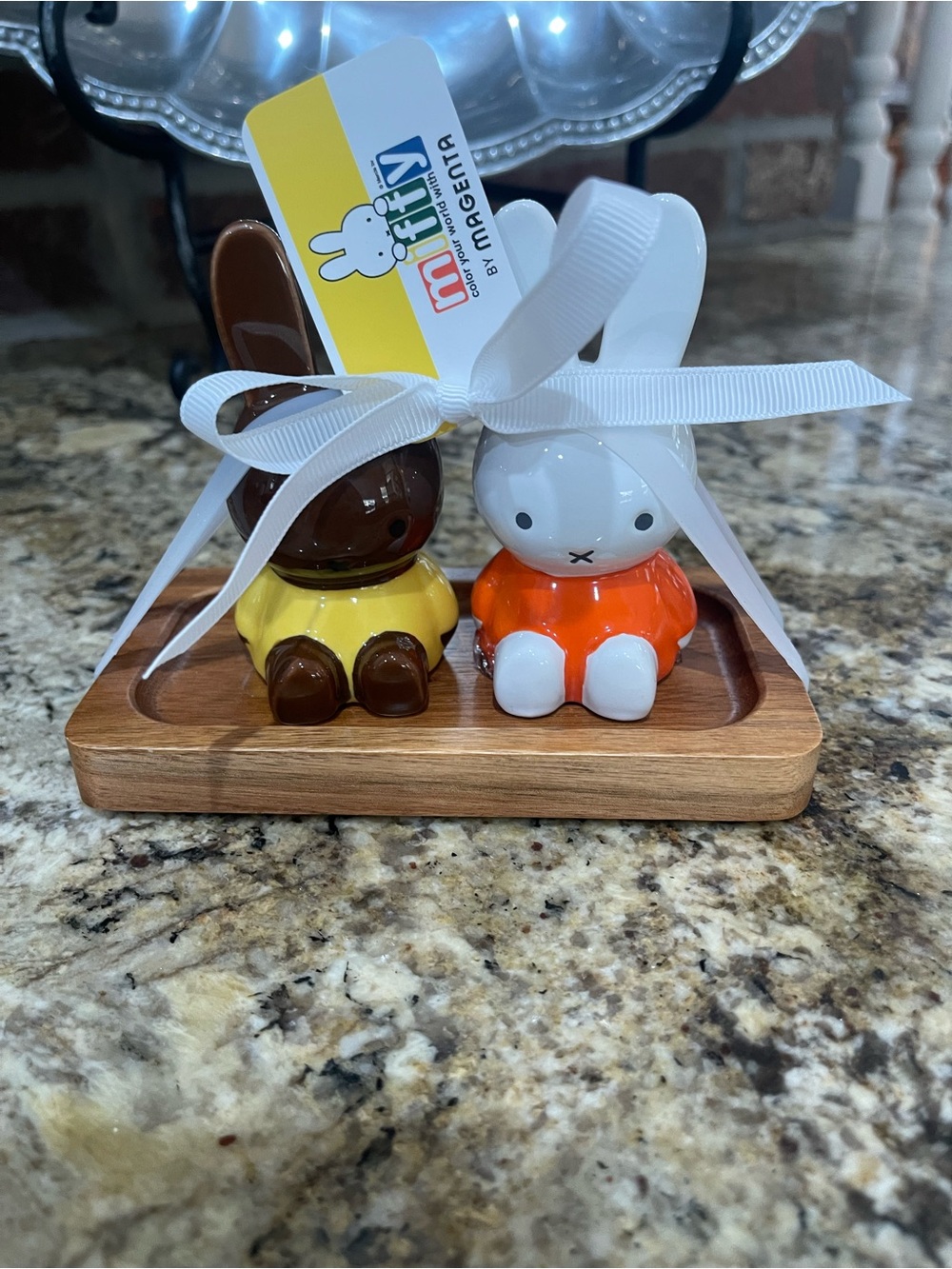 Magenta MIFFY figural salt and pepper shakers with wood base - Brand new!